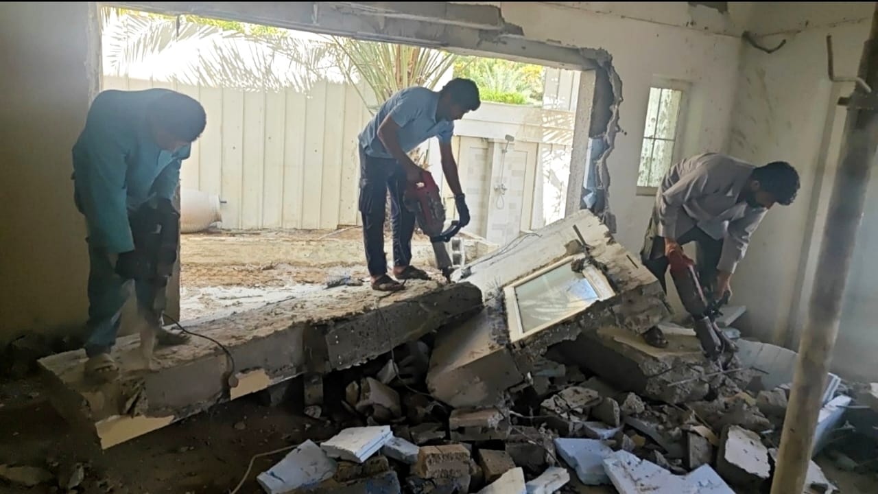 Concrete demolition services in United Arab Emirates using advanced equipment for safe structure removal