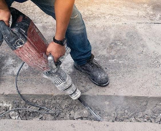 Professional concrete slab removal in UAE for construction and renovation projects using advanced machinery