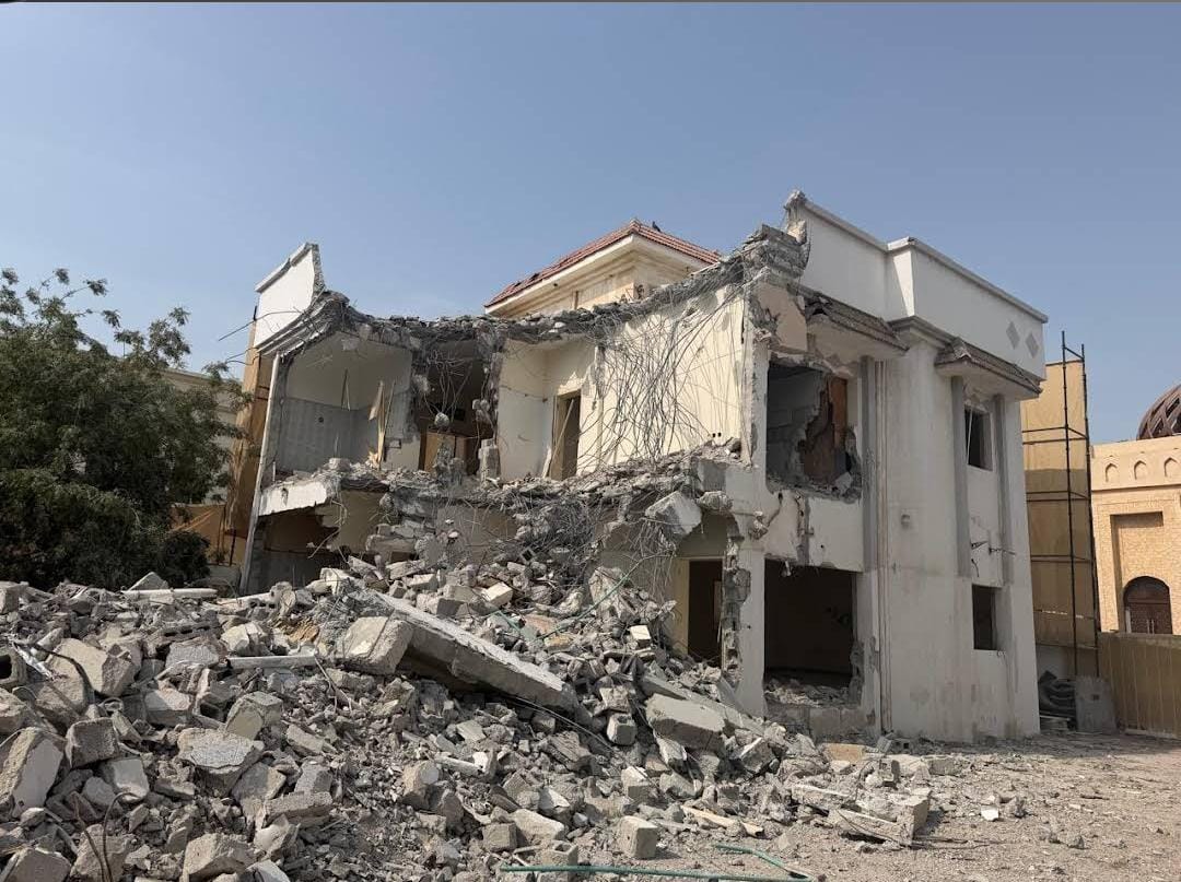 Professional villa demolition in UAE using advanced machinery for safe building removal and site clearance
