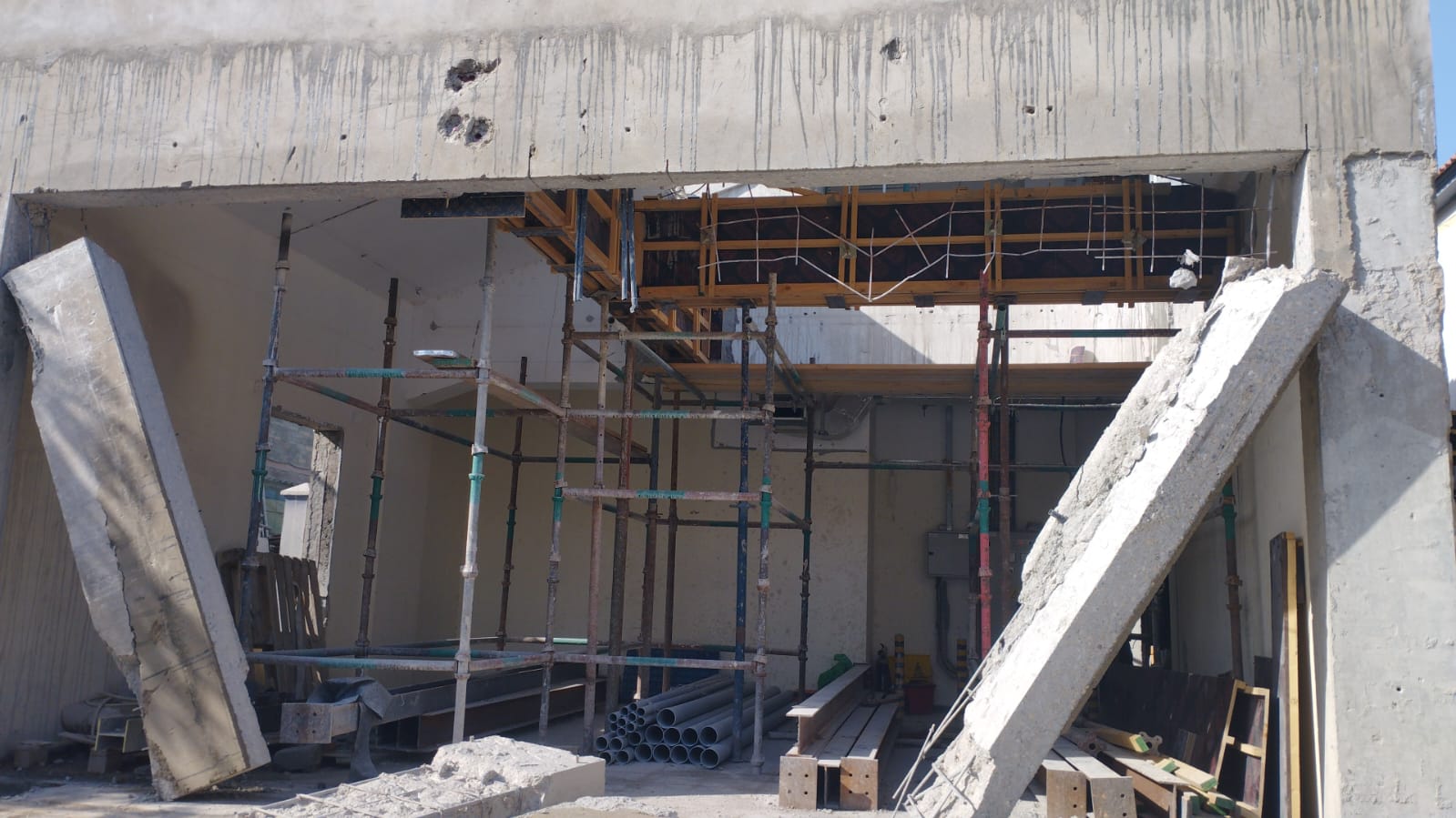 Professional Wall Cutting Services In Dubai for precise concrete wall openings, structural modifications, and renovation projects.